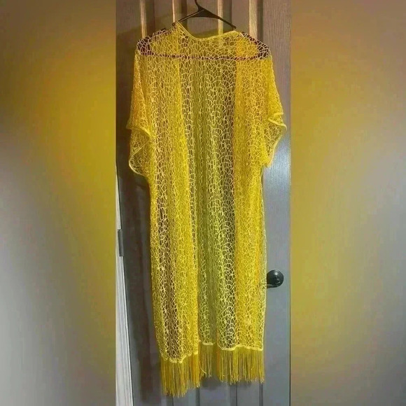 Yellow coverup for swimsuit or casual wear. Fits like a medium - Picture 2 of 5